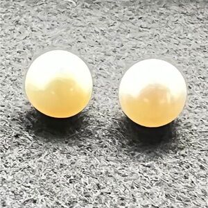 18K Gold Earrings with Cultured Pearls